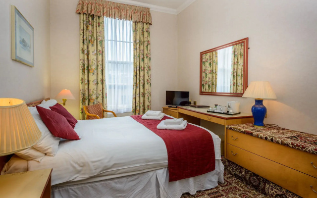 Russell Hotel