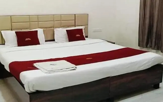 Fabhotel Red Pepper