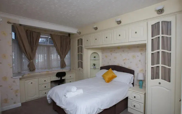 Stunning Spacious Bungalow With Ample Parking