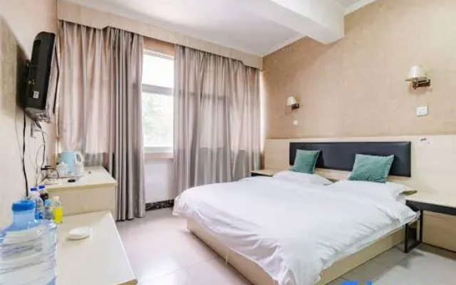 Yongguang Hotel (Zhoukou Passenger Transport Terminal Branch)