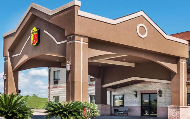 Super 8 by Wyndham Beaumont I 10 Walden Rd in Beaumont United