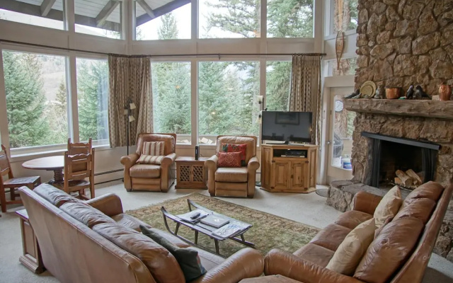 16 Forest Rd - 5 Br Home