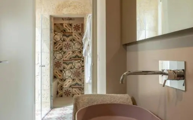 Lu Leccio, Principal Suite With View 5