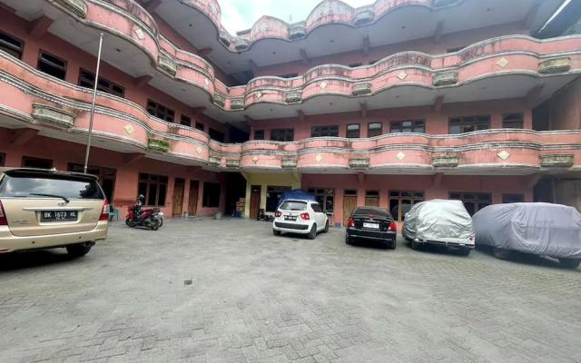 OYO 92463 Deli Hotel Medan