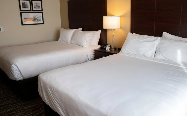Cobblestone Hotel & Suites - Two Rivers