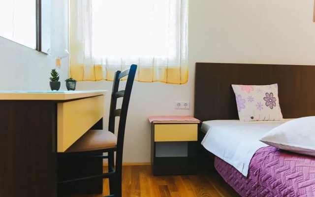 Mari - sea View Apartments - A4 Red