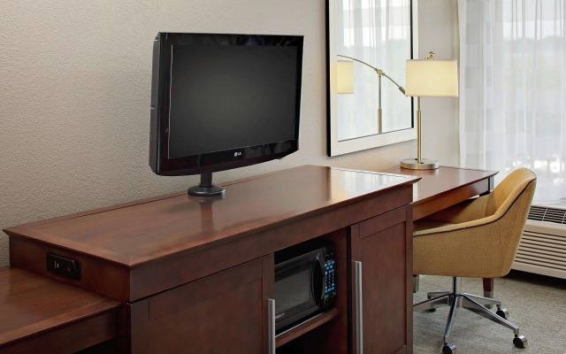 Hampton Inn by Hilton Philadelphia / Willow Grove