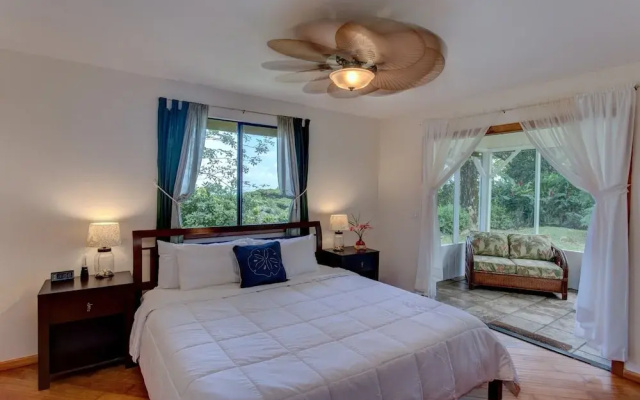 Hamakua Pukana La Hale 3 Bedroom Home by RedAwning