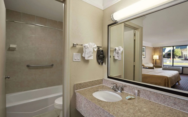 Studio 6 Suites Hinesville, GA