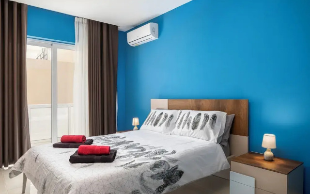 Modern Stylish 3 BR APT with Balcony