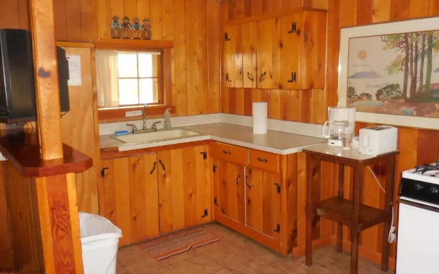 Elkhorn Lodge