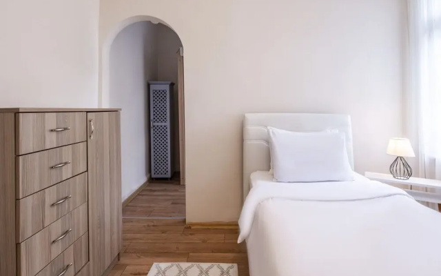 Flat With Bosphorus View and Terrace in Beyoglu