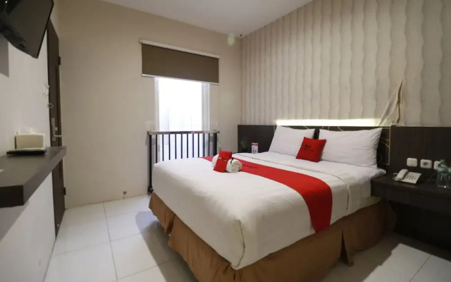 RedDoorz Plus @ Airlangga Mataram