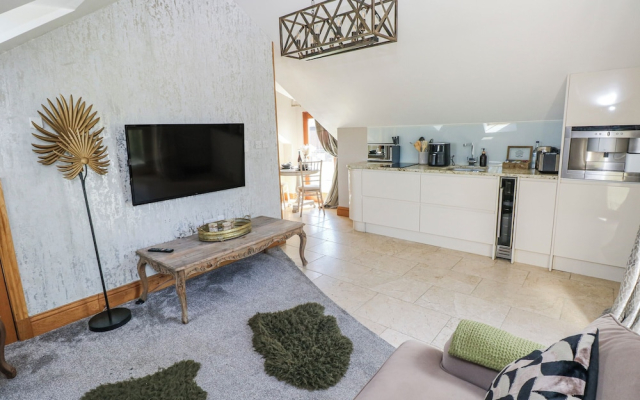 Rose Apartment - Gower
