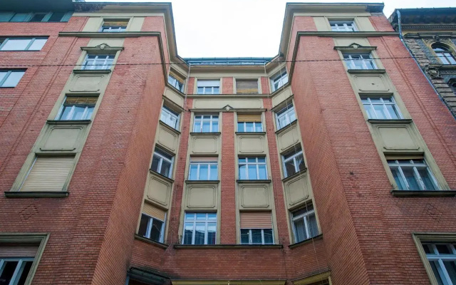 PARKING, AC, WIFI FLAT NEXT TO ANDRASSY Ave