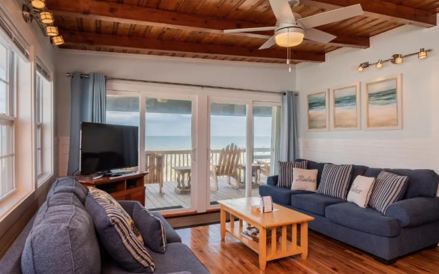 Chill'ax Inn by Oak Island Accommodations