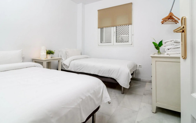 PR45- Beach front apartment Puerto Banus