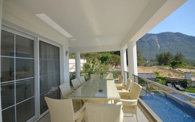 Villa Whispering Palms