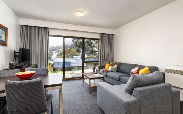 Lantern 1 Bedroom Patio Apartment with alpine view