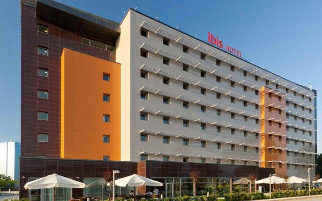 Ibis Bursa Турция, Бурса - отзывы, цены и фото номеров - забронировать отель Ibis Bursa онлайн вид на фасад