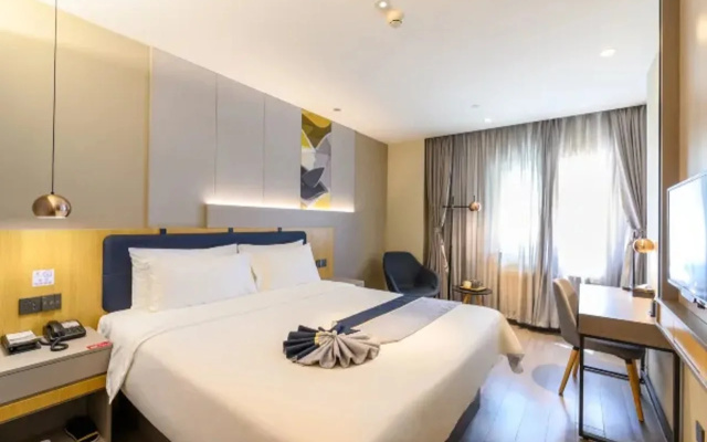 Home Inn Selected (Tianjin Railway Station, Jinwan Square Metro Station)