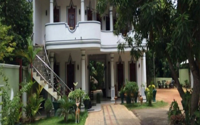 Yala Hotel River Front