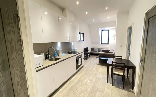 Stunning 1-bed Deluxe Apartment in Slough