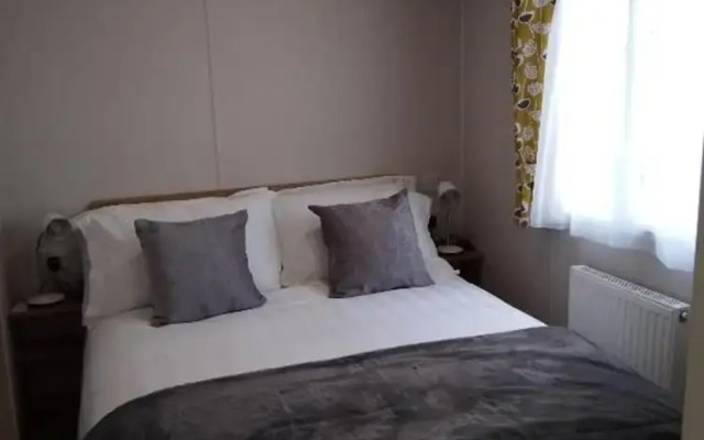 3 Bed, Sleeps 8 Caravan, California Cliffs Park
