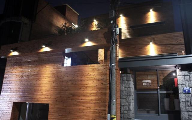 ABOUT - Hostel вид на фасад
