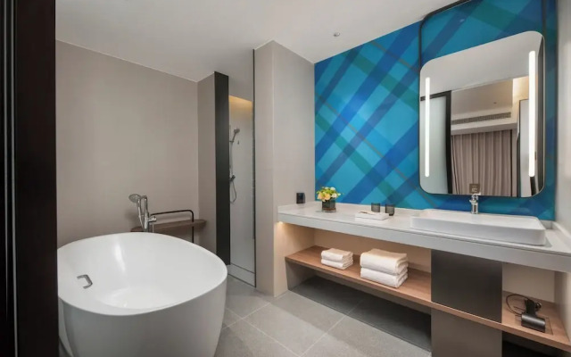 Holiday Inn Express Qingdao City Balcony by IHG