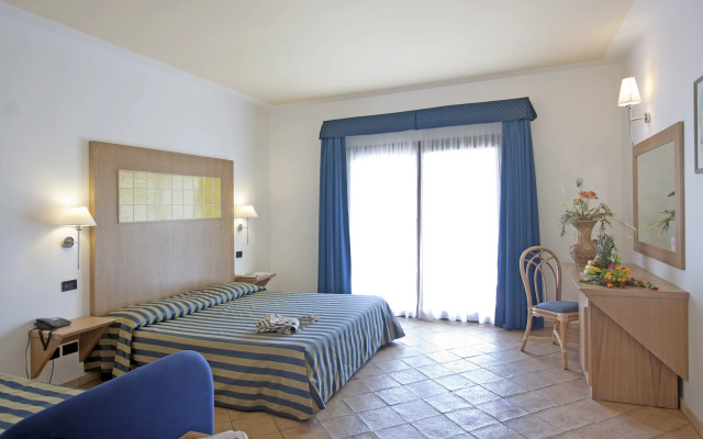 TH Le Castella - Baia degli Dei Village