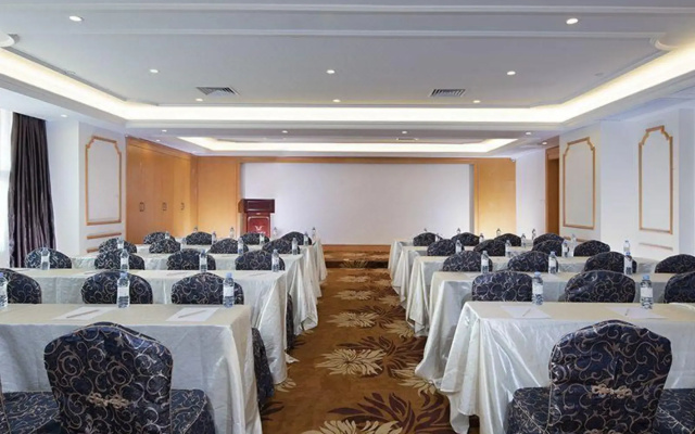 Vienna Hotel (Xinyi Jiaoyucheng River View)