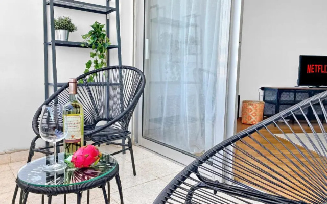 1BR Seaview Apt close to the beach - Top location