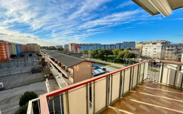 Luminous Flat With a Spacious Terrace
