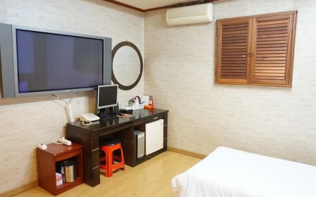 e-Hotel