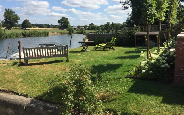 Thames Edge Rooms
