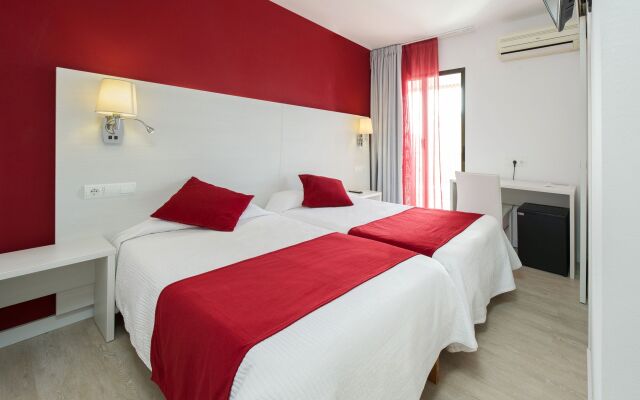 Отель Hostal Marino Испания, Сан-Антони-де-Портмань - 1 отзыв об отеле, цены и фото номеров - забронировать отель Hostal Marino онлайн комната для гостей