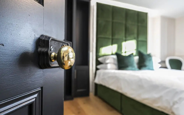 Pages Hotel Guesthouse