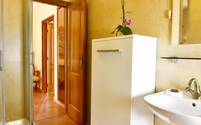Bright Stay With Shared Pool & BBQ in Tar