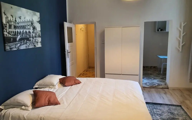 AMEN Aparthotel Curie 8