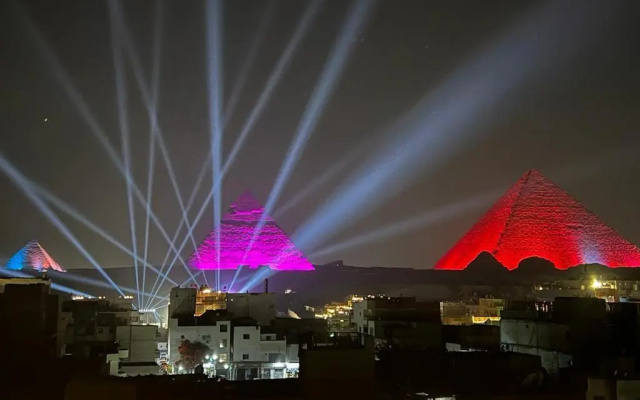 Queen Pyramids View Inn