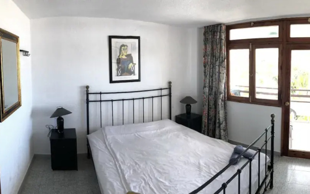 Two bedroom apartment 2 min from beach