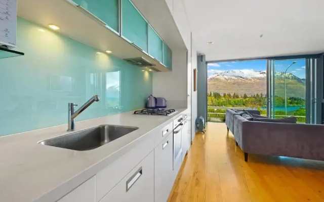 Modern Executive Living in Pounamu - 16