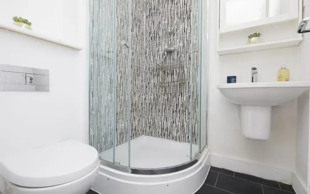 Derby City 3 Bed House- Roof Terrace