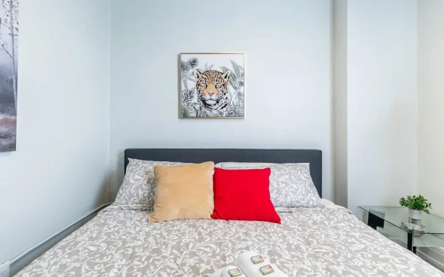 Upscale 2BR Apt w King Bed and Netflix