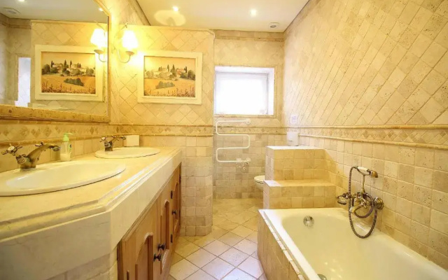 Casa Bruella - Walk to beach Pool WiFi and BBQ