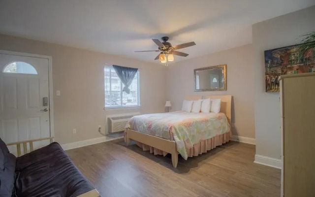 Oak Shores-Oak Shores Studio 56