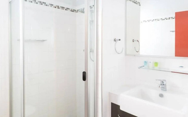 Toowong Inn & Suites