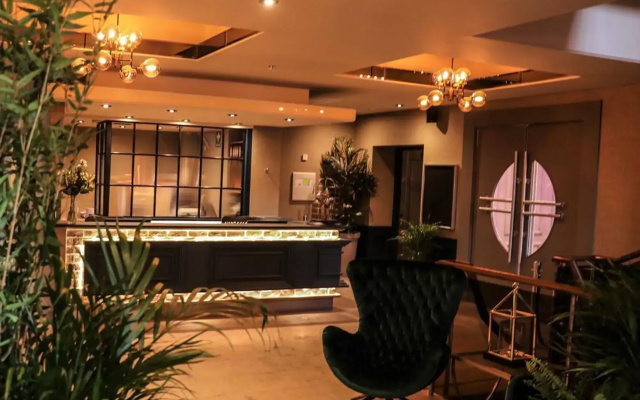 The Lansdowne Hotel
