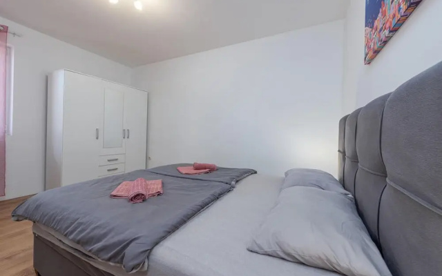 Beautiful Apartment in Turanj With Wifi and 1 Bedrooms